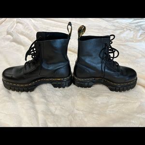 NWOT Dr. Martens platform boots